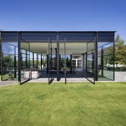 Worm hit lawn fertiliser